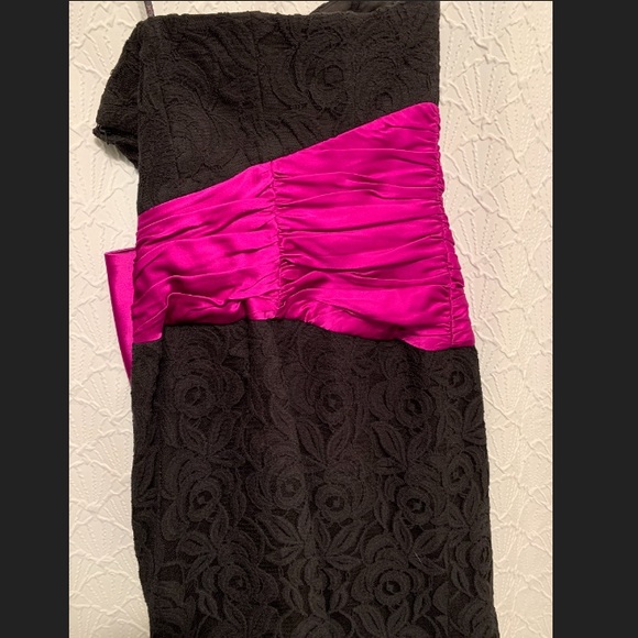Betsey Johnson dress with fuchsia bow - Picture 2 of 4